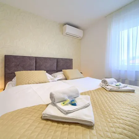 Apartman Crystal Aura 2 By Interhome Vantačići