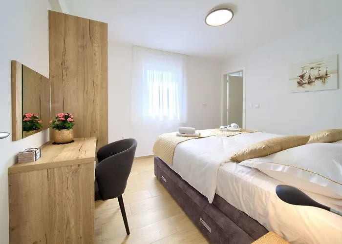 Crystal Aura 2 By Interhome Apartman