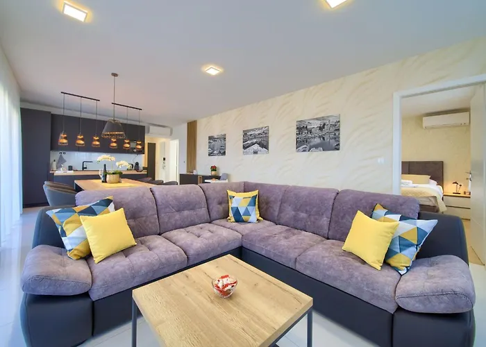 Crystal Aura 2 By Interhome Apartman